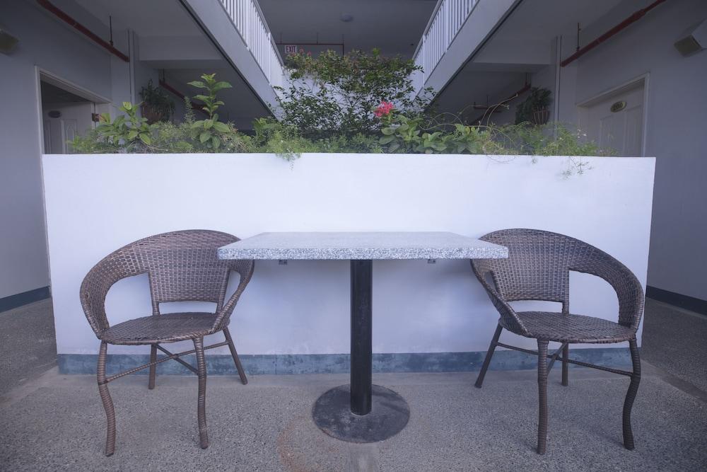 Capital Hotel Garapan Exterior photo