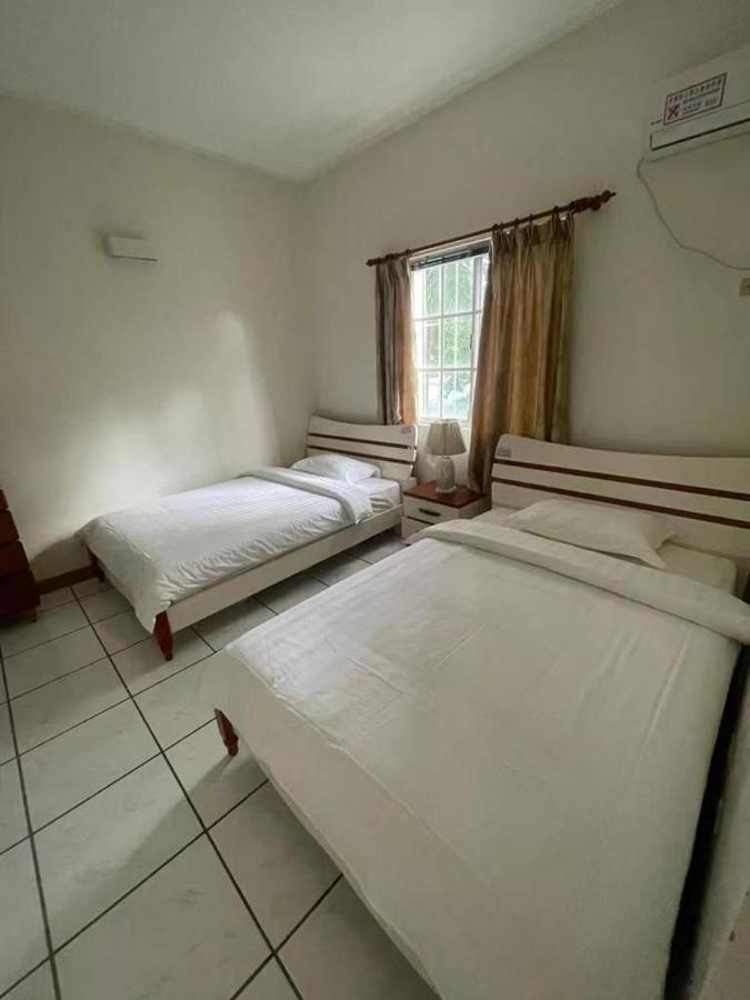 Capital Hotel Garapan Exterior photo