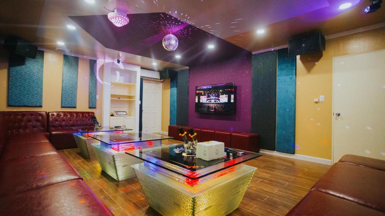 Capital Hotel Garapan Exterior photo