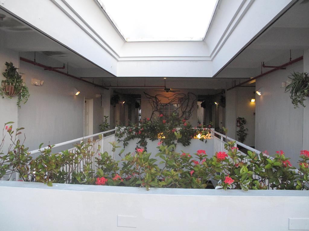 Capital Hotel Garapan Exterior photo