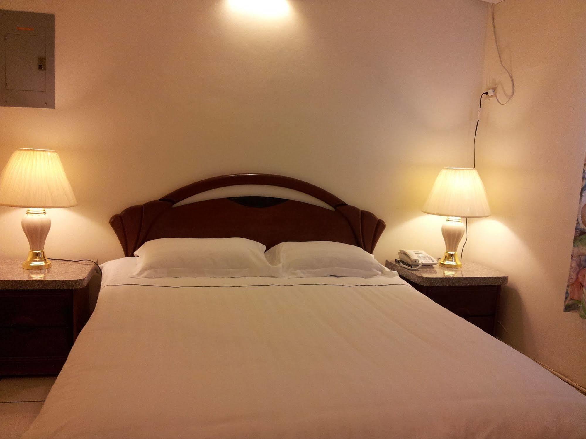 Capital Hotel Garapan Exterior photo