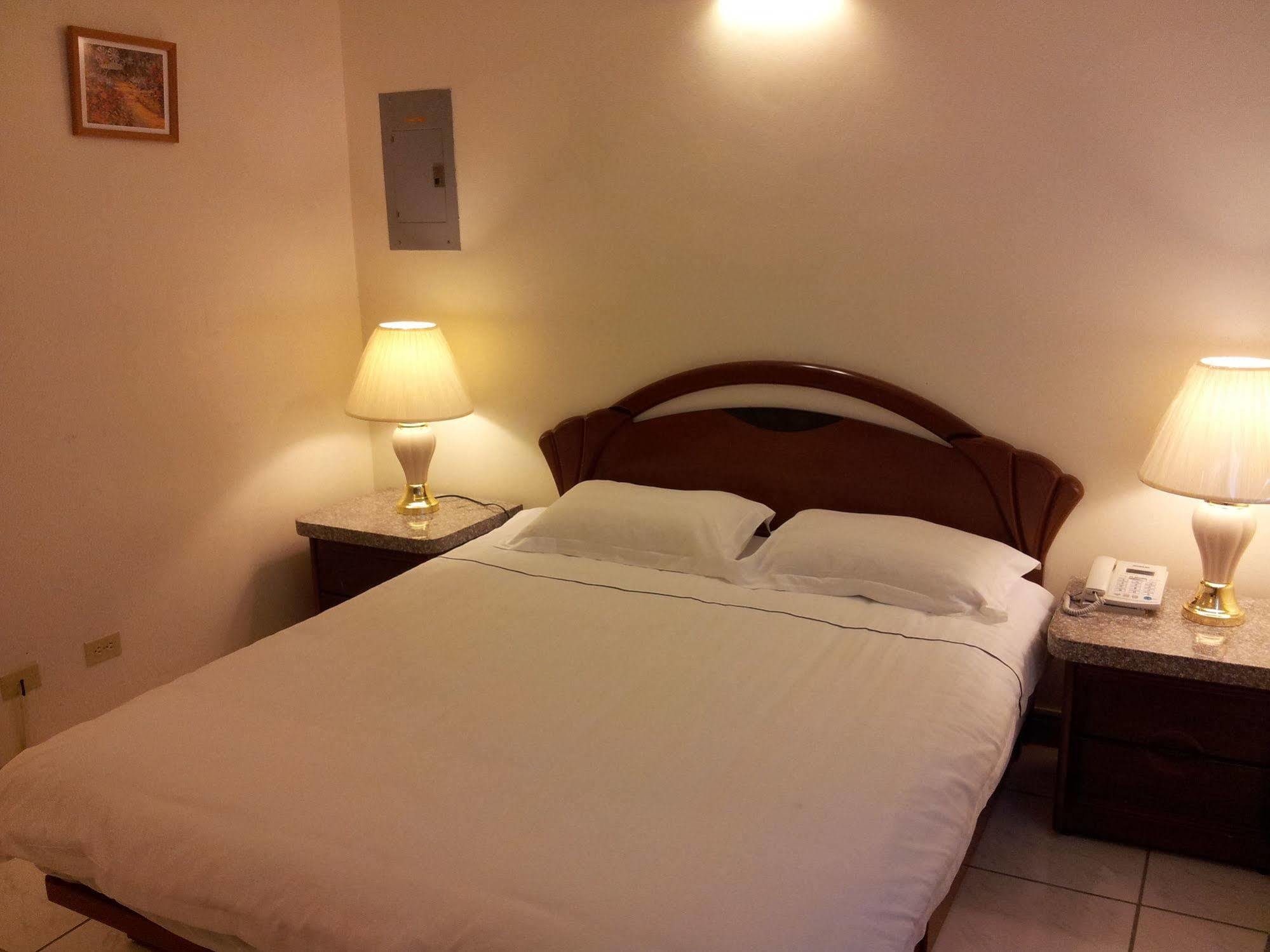Capital Hotel Garapan Exterior photo