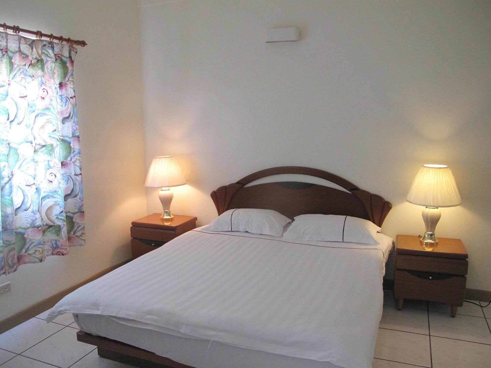 Capital Hotel Garapan Exterior photo