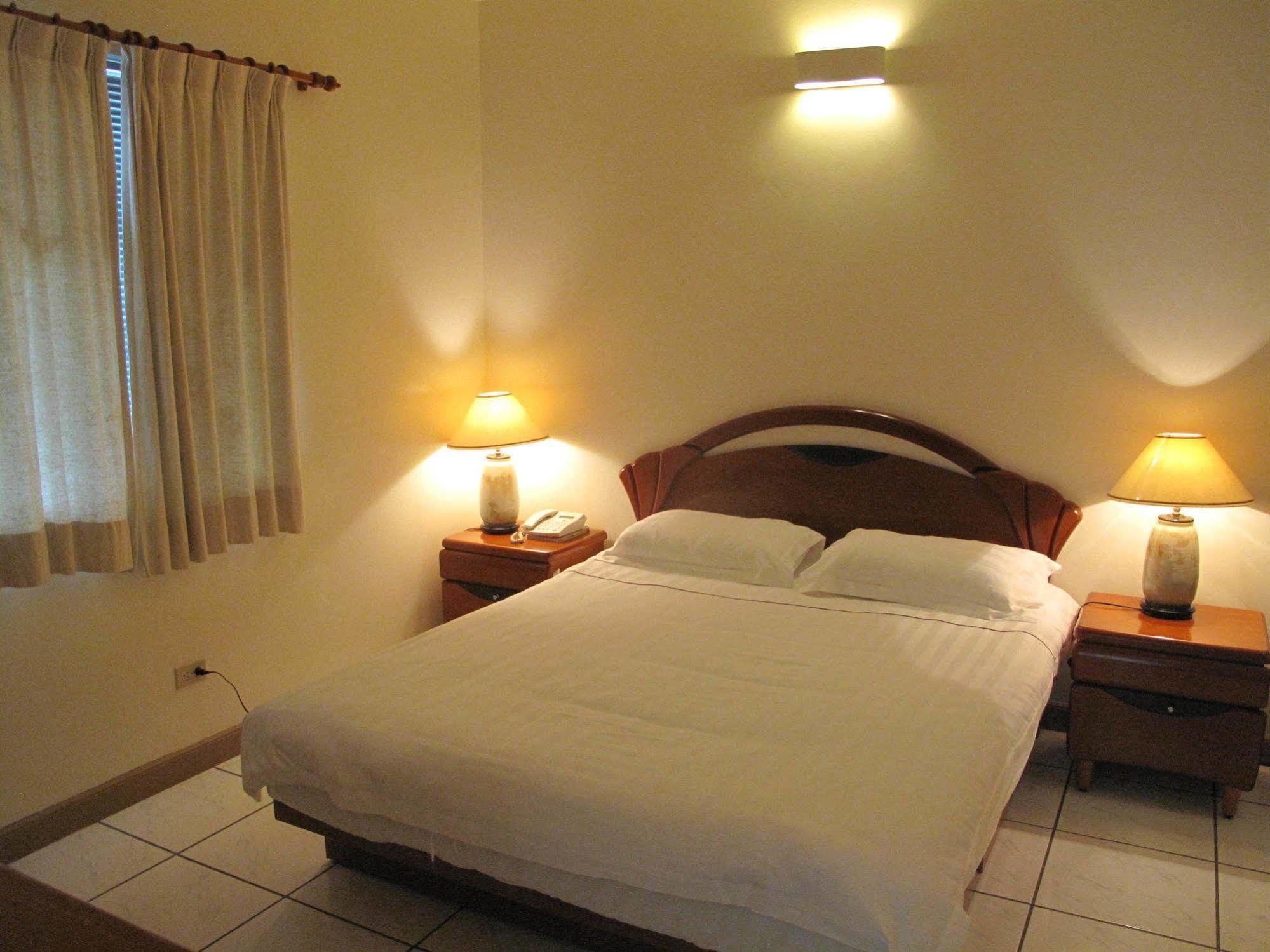Capital Hotel Garapan Exterior photo