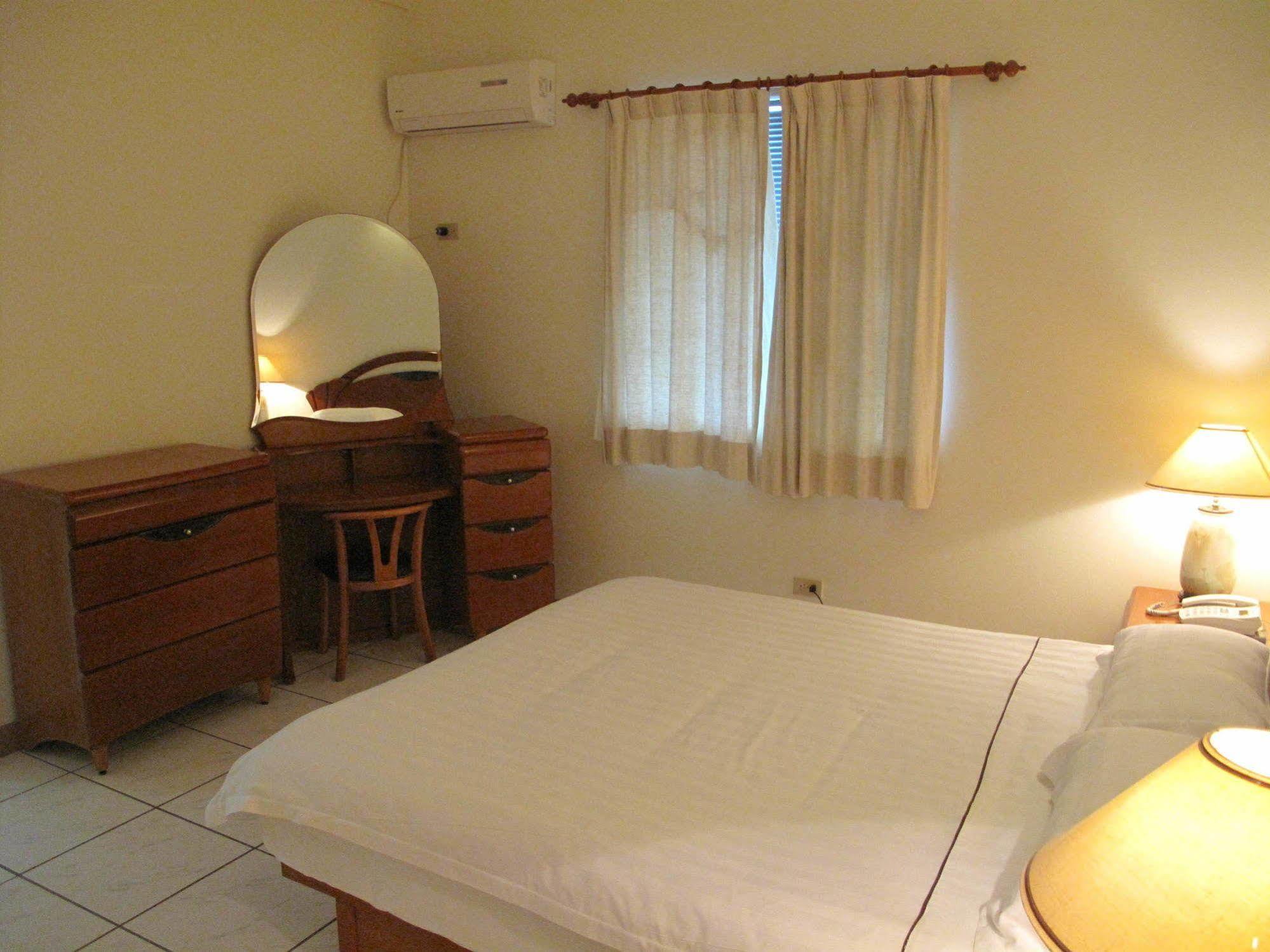 Capital Hotel Garapan Exterior photo